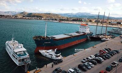 Ναύπλιο: Πρωτόγνωρο το ναυτικό ατύχημα στο λιμάνι της πόλης με το φορτηγό πλοίο (photos - video)