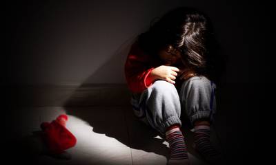 Συνελήφθη νταντά στην Καλαμάτα για κακοποιητική συμπεριφορά – Την «τσάκωσε» η μητέρα από κάμερα
