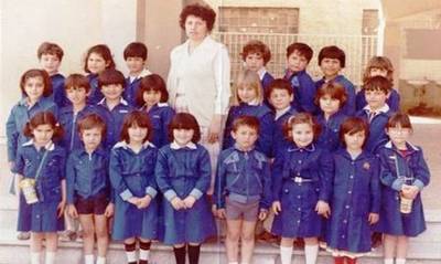 Σαν σήμερα το 1982 καταργήθηκαν οι μπλε ποδιές στα σχολεία