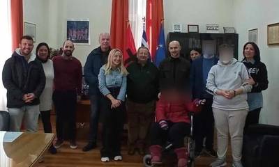 Αίγιο: Επίσκεψη εκπαιδευτικών και μαθητών του ΕΕΕΕΚ στο Δημαρχείο Αιγιαλείας