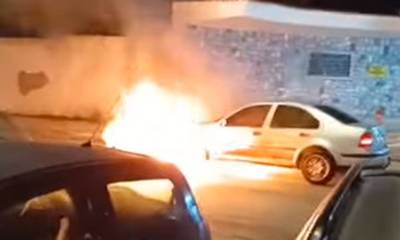 Αυτοκίνητο πήρε φωτιά εν κινήσει στην Κόρινθο (photos - video)