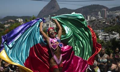 Βραζιλία: Σε ρυθμούς καρναβαλιού το Ρίο ντε Τζανέιρο - Μουσική, χορός και χρώματα (video)