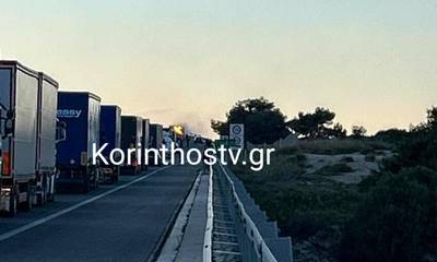 Φορτηγό πήρε φωτιά στην Εθνική Οδό Κορίνθου - Πατρών στο ύψος της Ακράτας (photos)