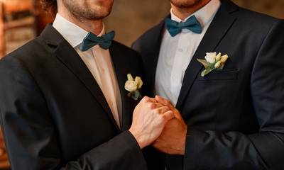 Δημοσιεύτηκε η πρώτη αγγελία για γάμο ομόφυλου ζευγαριού στην Ελλάδα