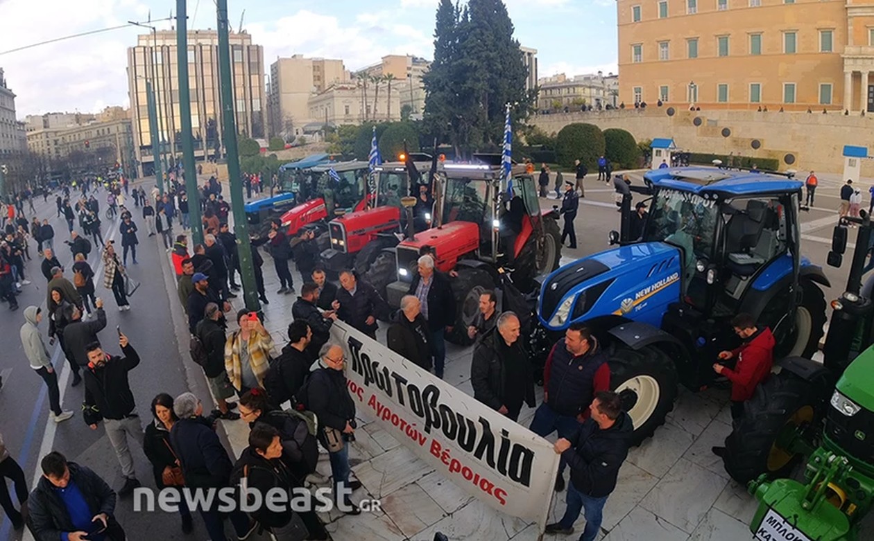 https://cdn.np-media.gr/media/news/2024/02/20/101962/photos/snapshot/agrotes-syntagma1.jpg