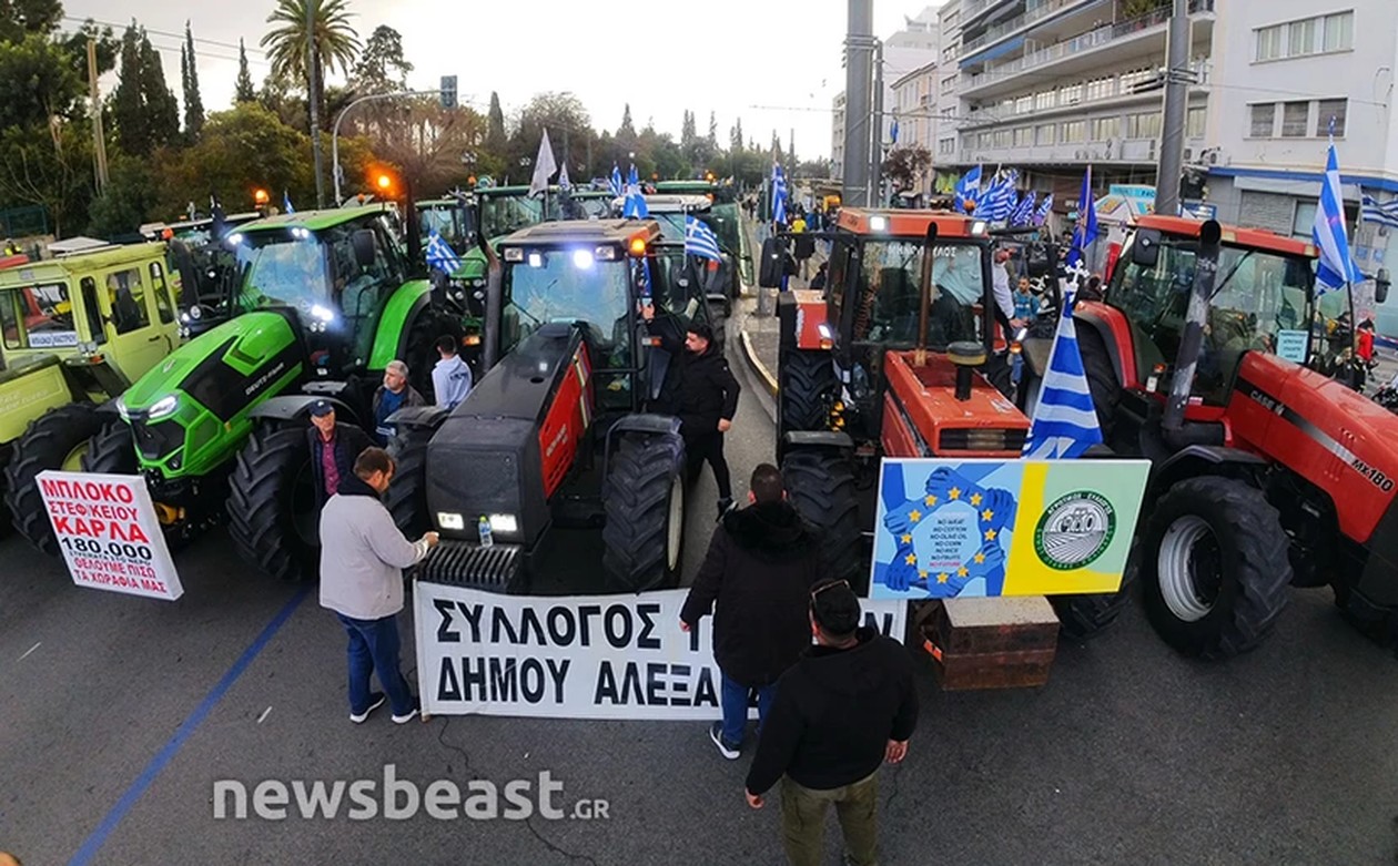 https://cdn.np-media.gr/media/news/2024/02/20/101962/photos/snapshot/agrotes-syntagma4.jpg