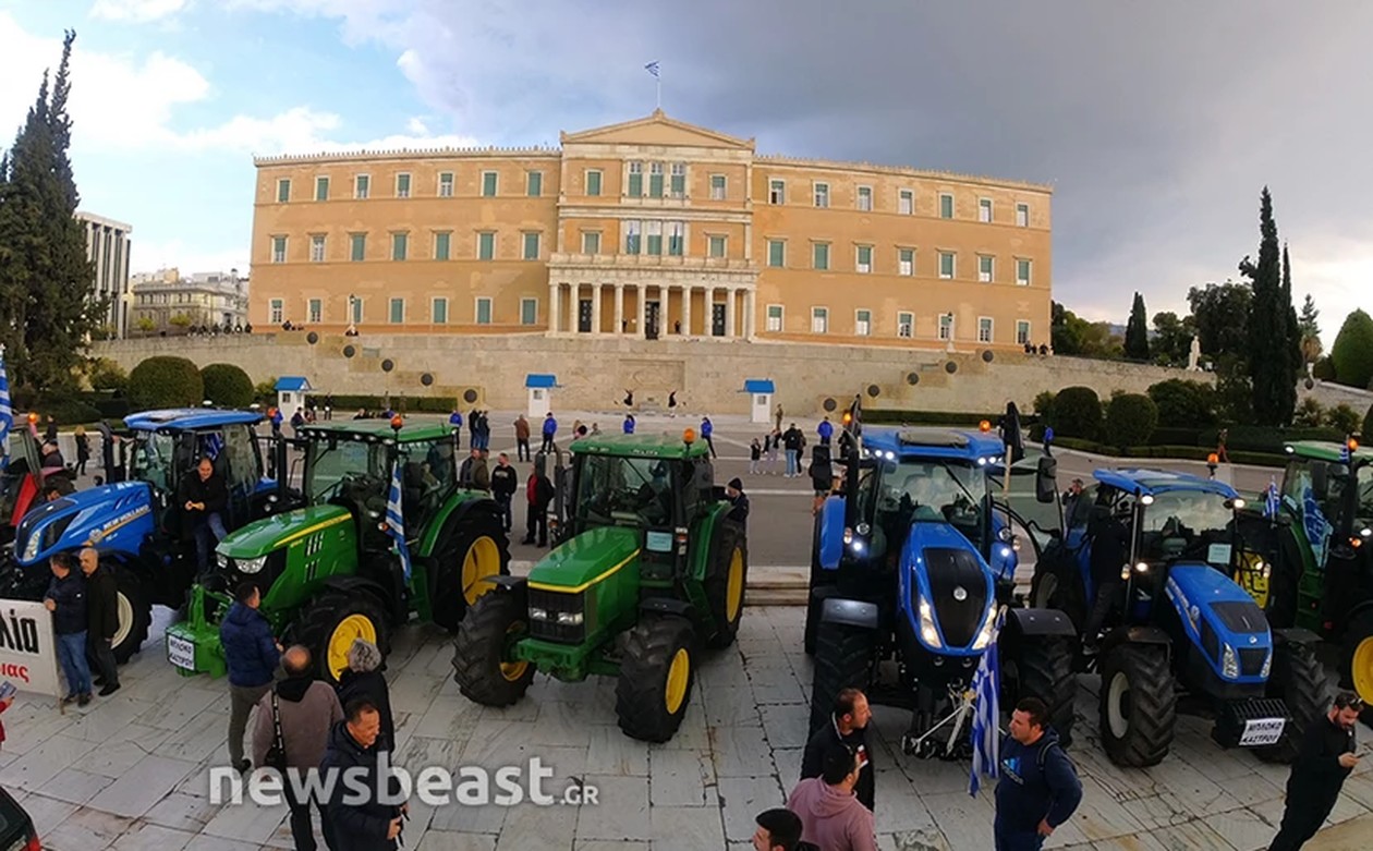 https://cdn.np-media.gr/media/news/2024/02/20/101962/photos/snapshot/agrotes-syntagma9.jpg