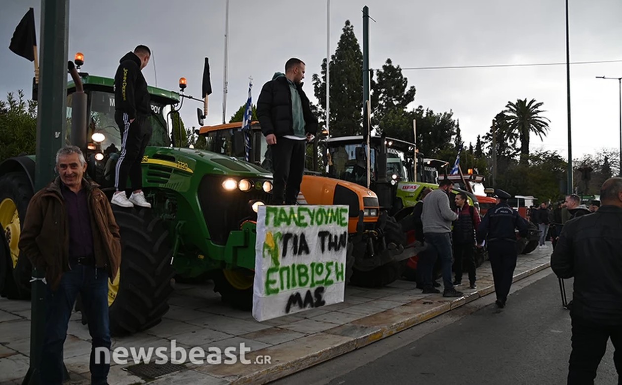 https://cdn.np-media.gr/media/news/2024/02/20/101962/photos/snapshot/agrotes_syntagma12.jpg