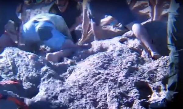 Φλόριντα: Κοριτσάκι έχασε τη ζωή του -Την καταπλάκωσε η άμμος σε τρύπα που έσκαβε