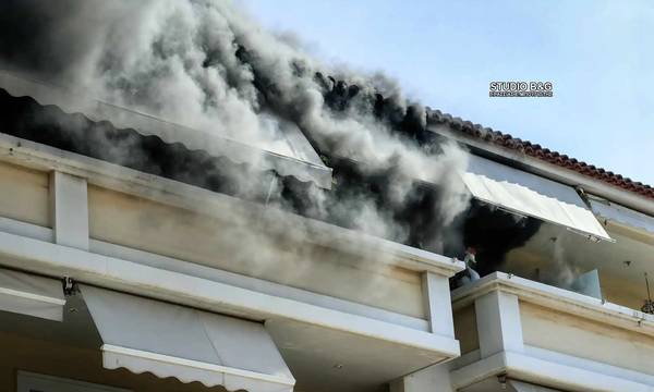 Αναστάτωση στο Ναύπλιο: Φωτιά σε διαμέρισμα στο κέντρο της πόλης (photos)