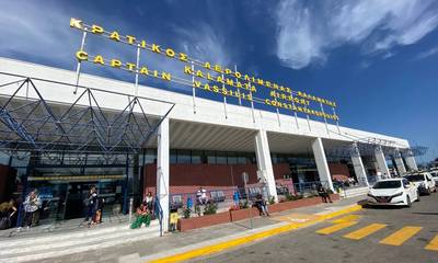 Αεροδρόμιο Καλαμάτας: Υποδοχή με υδάτινη αψίδα για την πρώτη πτήση απο Στοκχόλμη