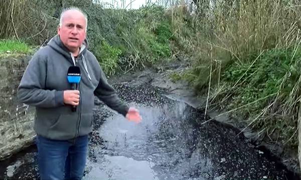 Λευκόχωμα - Μαύρο ποτάμι! Χωρίς γεφύρι εδώ και χρόνια δίπλα στη Σπάρτη (video)