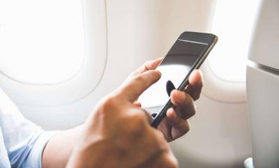 Γιατί πρέπει να απενεργοποιήσετε τις ηλεκτρονικές συσκευές σε ένα αεροπλάνο;