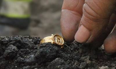 Εντοπίστηκε χρυσό δαχτυλίδι με τη σκαλιστή μορφή του Χριστού – Το μυστήριο με την προέλευσή του