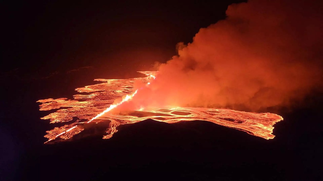 https://cdn.np-media.gr/media/news/2024/03/17/103174/photos/snapshot/iceland_volcano2.jpg