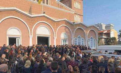 Σπαραγμός στην κηδεία του 15χρονου στην Αλεξανδρούπολη - «Είναι πολύ άδικο»