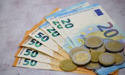 Στα 830 ευρώ ο κατώτατος μισθός – Σε ισχύ από την 1η Απριλίου