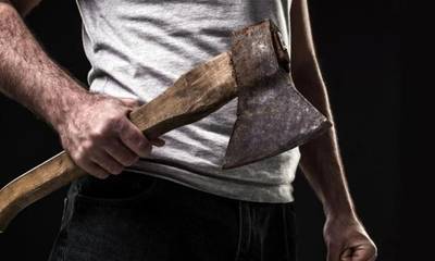 Αναστάτωση στην Πάτρα: Απειλούσε άνδρα με τσεκούρι μετά από καυγά