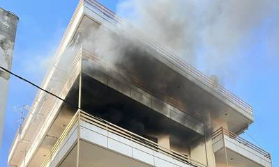 Συναγερμός στην Καλαμάτα: Φωτιά σε διαμέρισμα πολυκατοικίας (video)