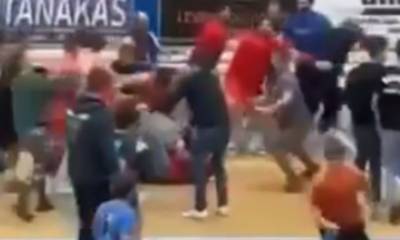 Ξύλο μεταξύ παικτών σε αγώνα μπάσκετ τοπικού στο Ναύπλιο και είσοδος οπαδών στο παρκέ (video)