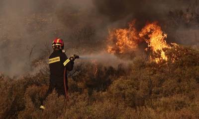 Κορινθία: Φωτιά στην περιοχή Μπολάτι