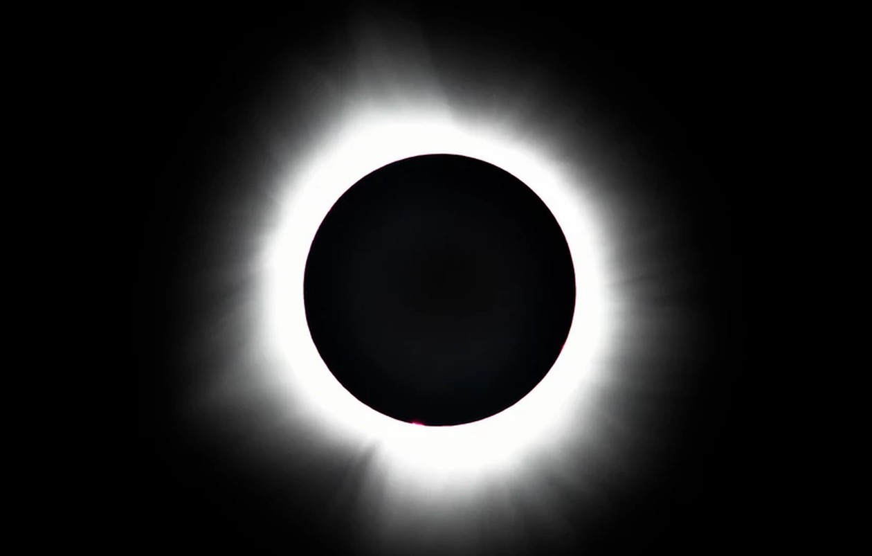https://cdn.np-media.gr/media/news/2024/04/09/104062/photos/snapshot/eclipsi10.jpg