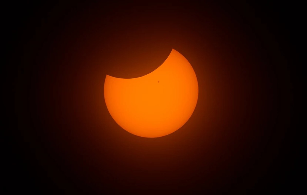 https://cdn.np-media.gr/media/news/2024/04/09/104062/photos/snapshot/eclipsi5.jpg