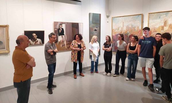 Σπάρτη: Ο ζωγράφος Γιώργος Ρόρρης μιλάει σε μαθητές του 1ου ΓΕΛ (photos)