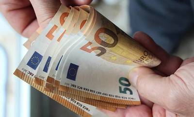 ΟΠΕΚΑ: Καταβάλλονται σήμερα κοινωνικά επιδόματα ύψους 187 εκατ. ευρώ