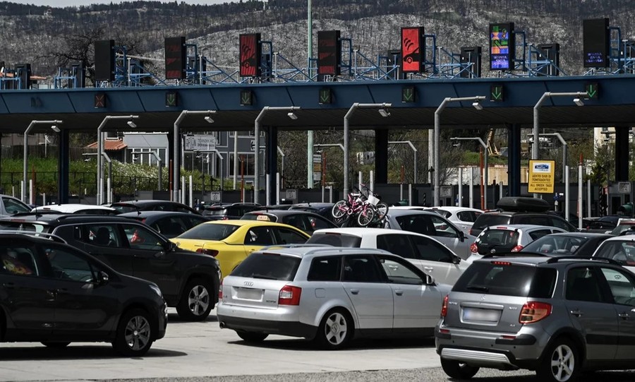 Πάσχα: Η μεγαλύτερη έξοδος των τελευταίων ετών - Πάνω από 425.000 οχήματα έφυγαν από την Αθήνα