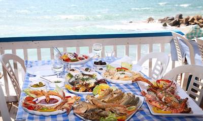 Εστιατόριο στην Καλαμάτα προτείνει εναλλακτικά θαλασσινά αντί για αμνοερίφια την Κυριακή του Πάσχα