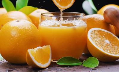 Τι θα συμβεί στο σώμα σου αν πίνεις φρέσκο χυμό πορτοκάλι κάθε μέρα;