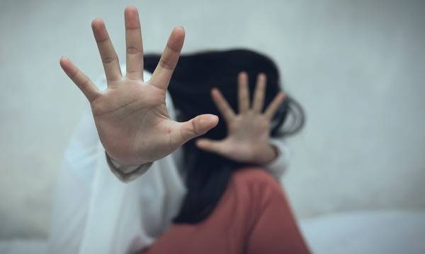Πάτρα: Νέο περιστατικό βίας ανάμεσα σε ανήλικες - 17χρονη επιτέθηκε με γροθιές σε συμμαθήτριά της