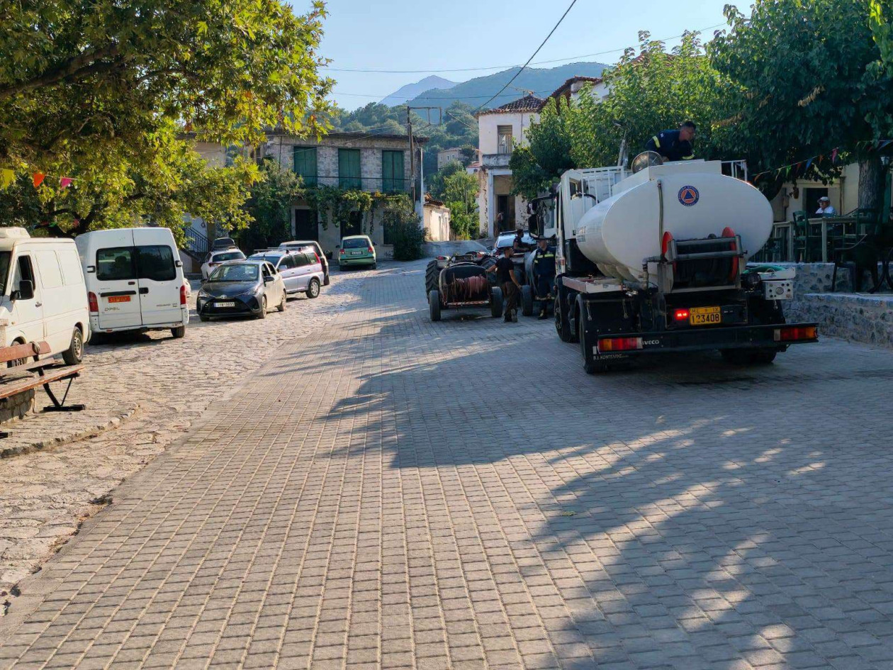 https://cdn.np-media.gr/media/news/2026/08/23/131543/photos/snapshot/pyrkagia-ston-agio-nikolao-lakonias-12.jpg
