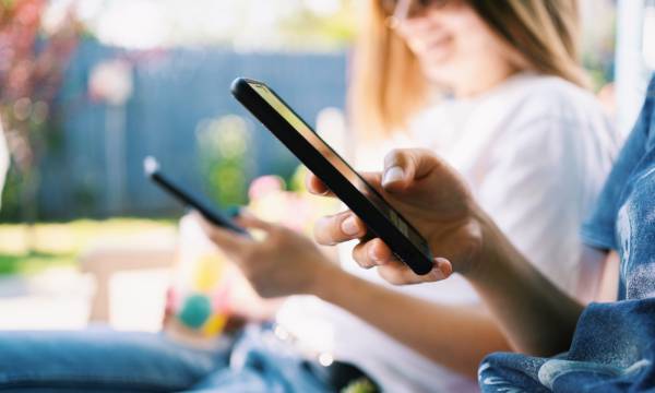 Social media: Όριο ηλικίας τα 15 έτη από το 2027 στην Ελλάδα – Τι αλλάζει