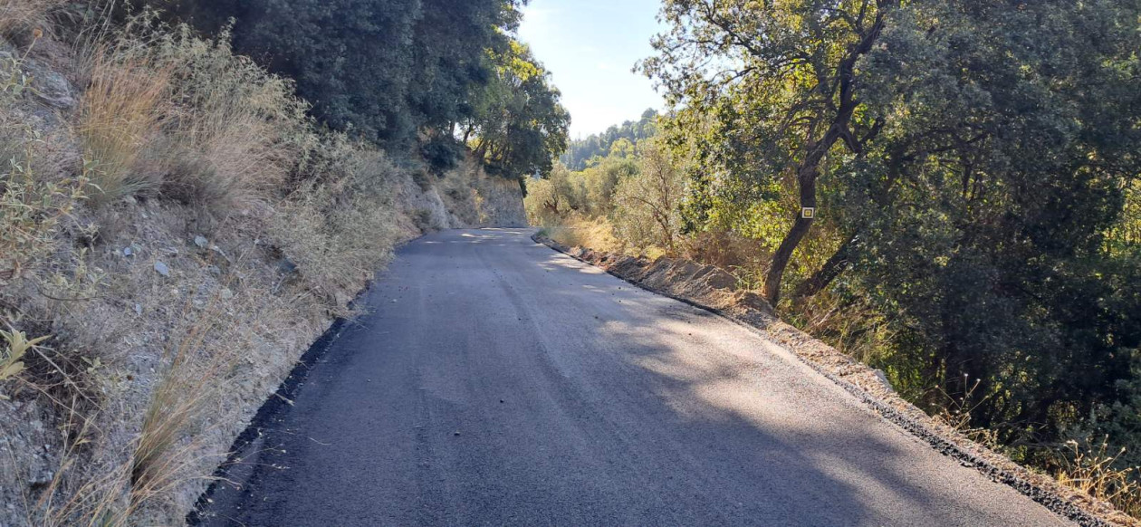 https://cdn.np-media.gr/media/news/2026/10/16/132749/photos/snapshot/sparti-trypi-asfaltostrosi-dromou-deyas-12.jpg