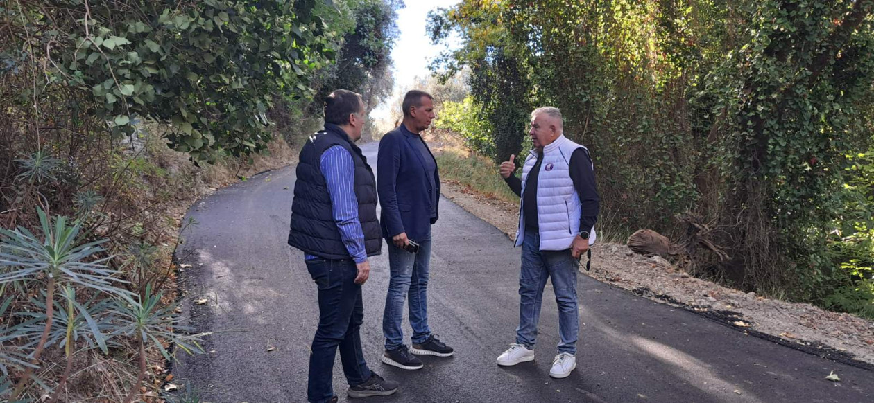 https://cdn.np-media.gr/media/news/2026/10/16/132749/photos/snapshot/sparti-trypi-asfaltostrosi-dromou-deyas-4.jpg