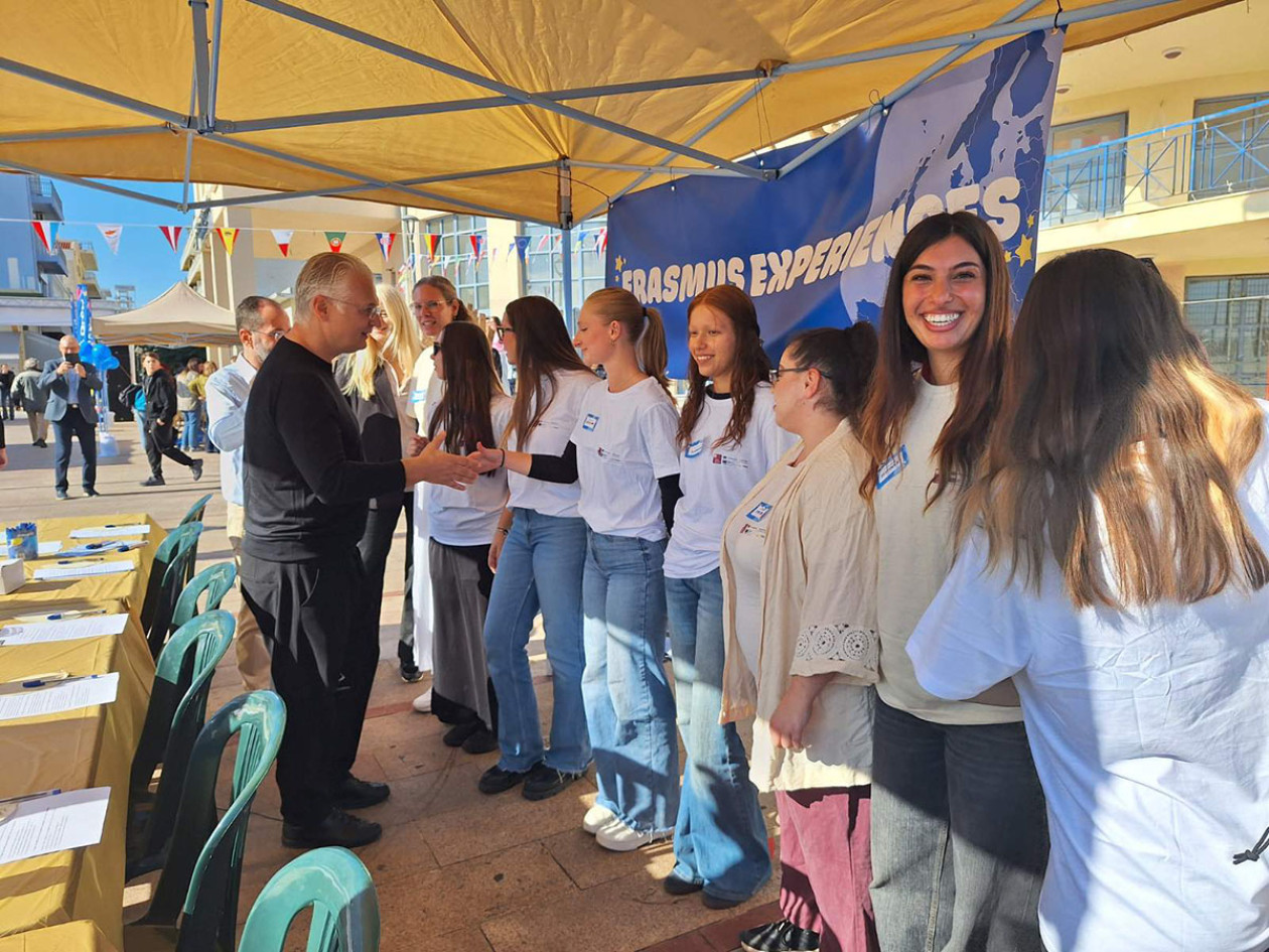 https://cdn.np-media.gr/media/news/2026/10/18/132794/photos/snapshot/erasmusdays-2026-korinthos-dimitris-ptochos-11.jpg