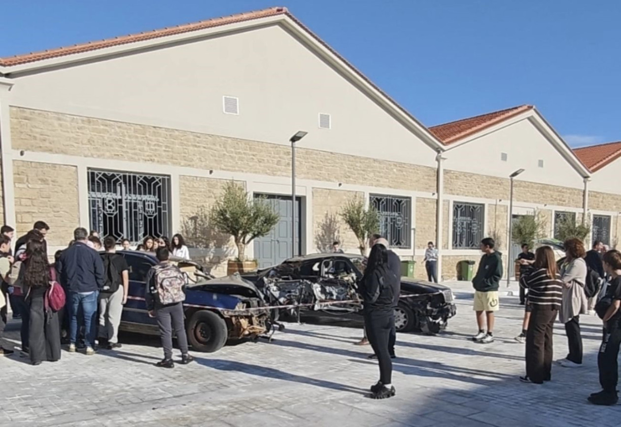 https://cdn.np-media.gr/media/news/2026/10/20/132854/photos/snapshot/kiato-dihmerida-odiki-asfaleia-680-mathites-6.jpg