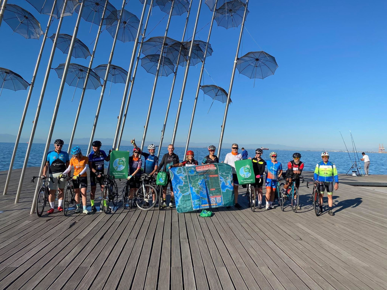 https://cdn.np-media.gr/media/news/2026/10/21/132877/photos/snapshot/giorgos-kleidonas-cop31-bike-ride-2026-3.jpg