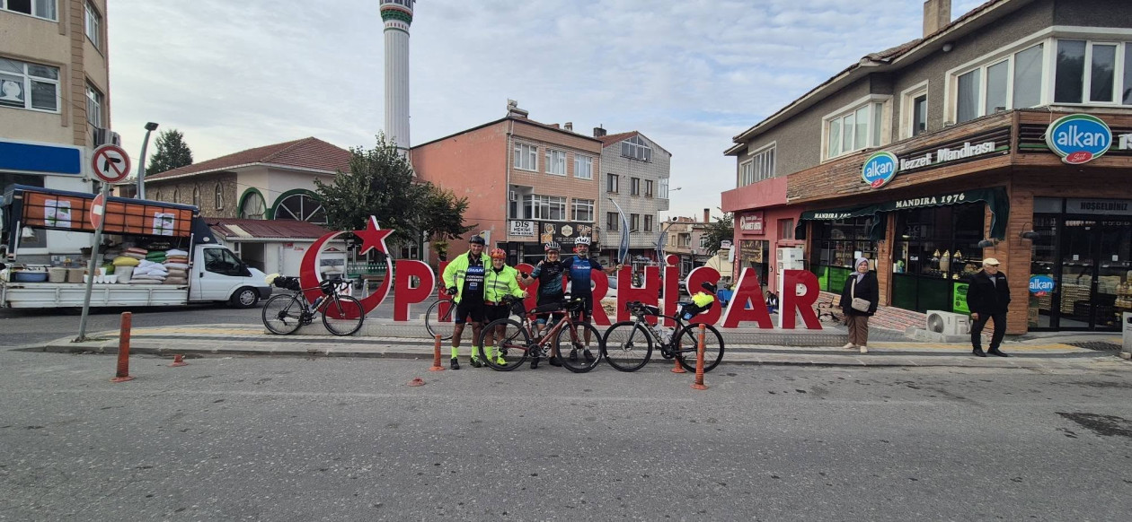 https://cdn.np-media.gr/media/news/2026/10/21/132877/photos/snapshot/giorgos-kleidonas-cop31-bike-ride-2026-4.jpg