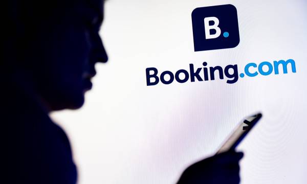 Booking.com: Στο μικροσκόπιο της Κομισιόν για απάτες με κρατήσεις – Κίνδυνος μεγάλου προστίμου
