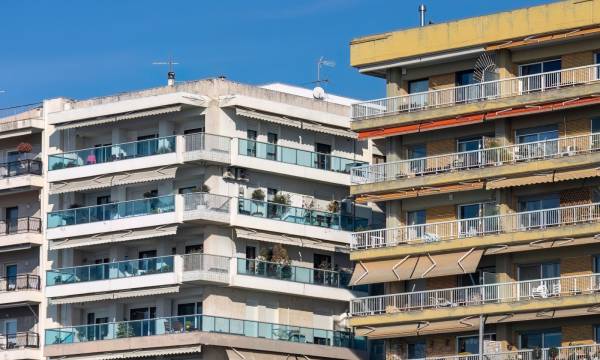 Στέγαση: Τα 11 μέτρα για ενοικιαστές και ιδιοκτήτες – Επιδοτήσεις έως 95% και νέο «Σπίτι μου»