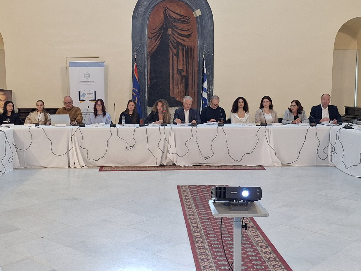 https://cdn.np-media.gr/media/news/2026/10/24/132950/photos/snapshot/perifereiako-simvoulio-neon-10-2026-2.jpg