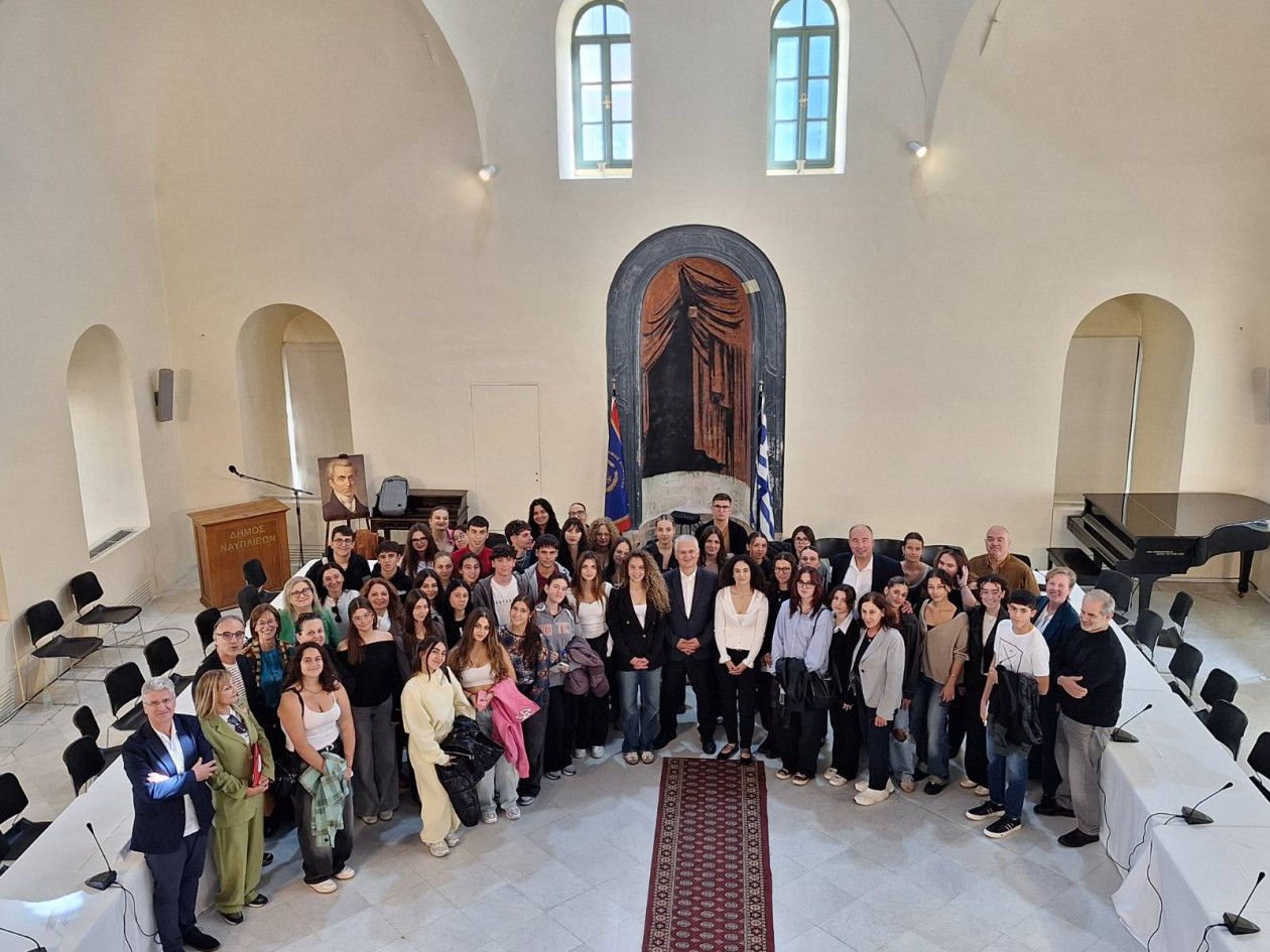 https://cdn.np-media.gr/media/news/2026/10/24/132950/photos/snapshot/perifereiako-simvoulio-neon-10-2026-23.jpg