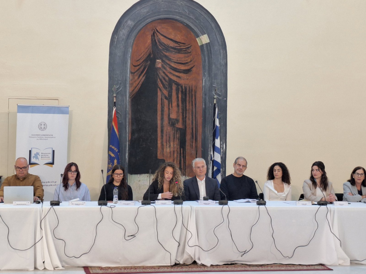https://cdn.np-media.gr/media/news/2026/10/24/132950/photos/snapshot/perifereiako-simvoulio-neon-10-2026-8.jpg