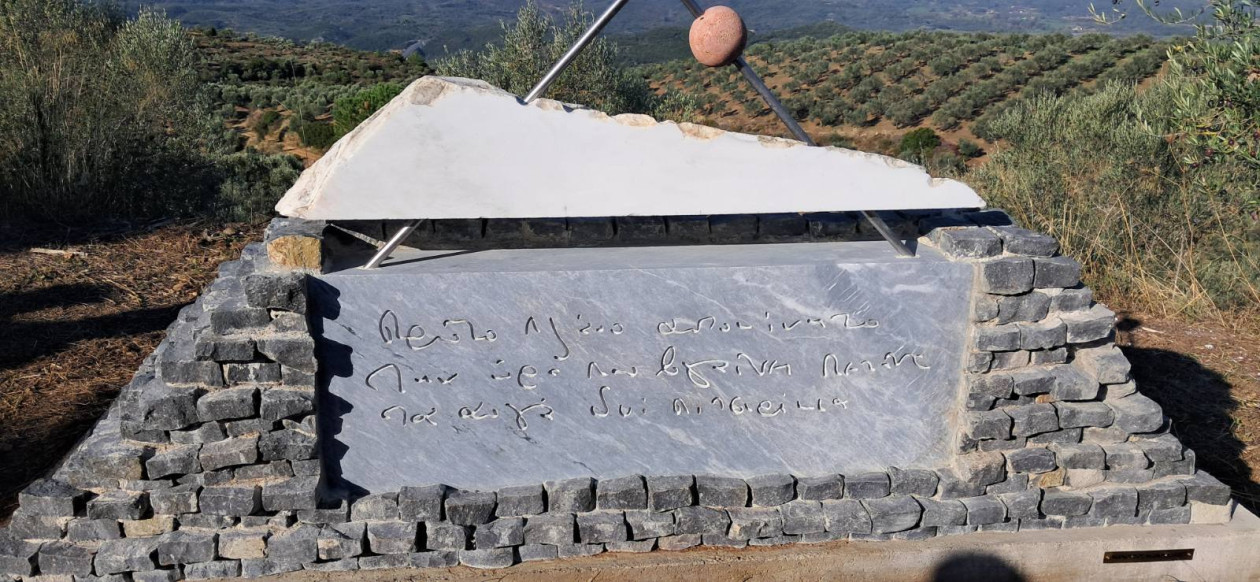 https://cdn.np-media.gr/media/news/2026/10/24/132953/photos/snapshot/apokalyptiria-tou-mnimeiou-manoysou-manousaki-sti-sellasia-1.jpg