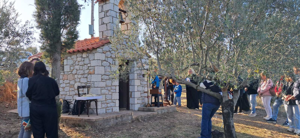 https://cdn.np-media.gr/media/news/2026/10/24/132953/photos/snapshot/apokalyptiria-tou-mnimeiou-manoysou-manousaki-sti-sellasia-12.jpg