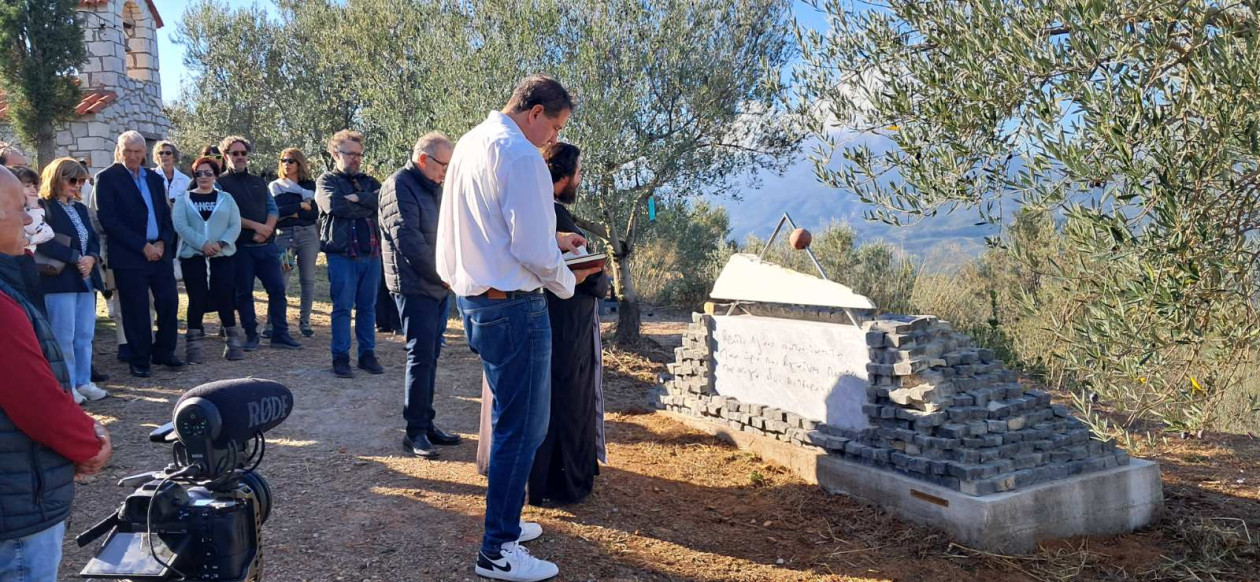 https://cdn.np-media.gr/media/news/2026/10/24/132953/photos/snapshot/apokalyptiria-tou-mnimeiou-manoysou-manousaki-sti-sellasia-2.jpg