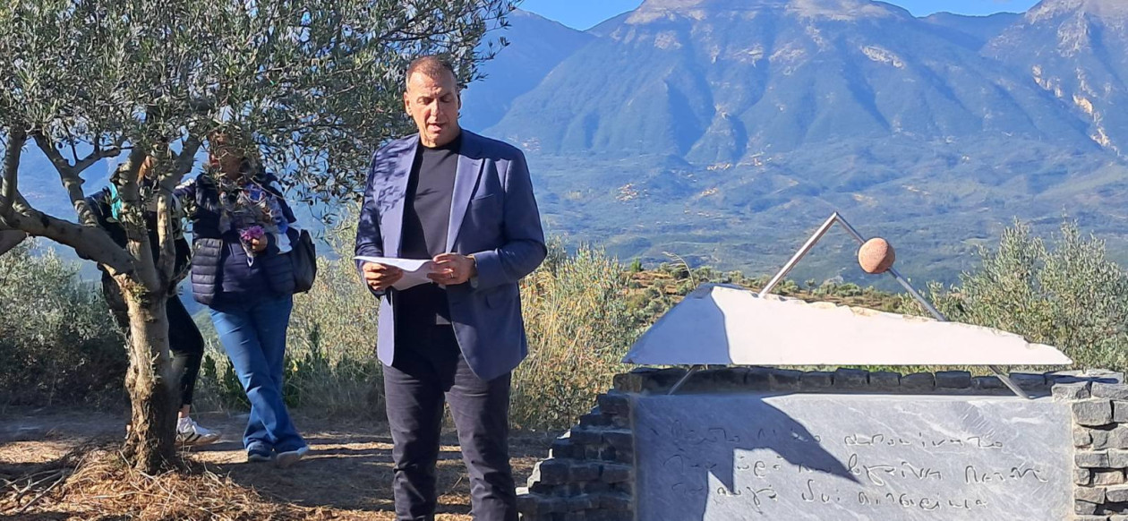 https://cdn.np-media.gr/media/news/2026/10/24/132953/photos/snapshot/apokalyptiria-tou-mnimeiou-manoysou-manousaki-sti-sellasia-3.jpg